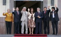 La mandataria, cuyo Gobierno asume la presidencia pro témpore del Mercosur hasta junio 2008,...