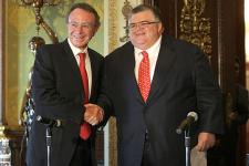  Calderón se reunió con los secretarios integrantes del gabinete económico...