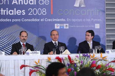 Calderón enumeró todos los programas gubernamentales de apoyo a las pequeñas y...