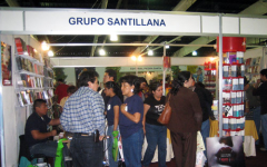 Los libros de texto más utilizados en Bolivia son los de Santillana y, en menor medida, los...