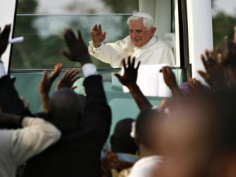 Benedicto XVI aseguró durante su viaje a Camerún y Angola que hablará de Dios...