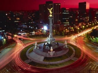 Capital: Ciudad de México, con unos 20 millones de habitantes incluyendo la periferia.