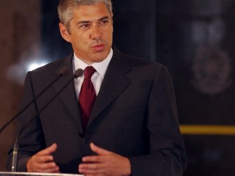 El ahora primer ministro en funciones de Portugal, recibió del presidente de la...