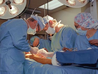 Los procesos quirúrgicos actuales utilizan injertos de plástico o venas reales...