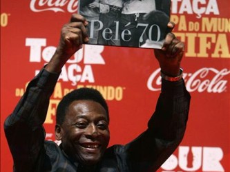 Pelé, que hace tiempo auguró una victoria de África en la Copa del Mundo, no...