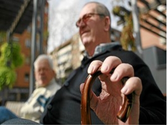 La edad de jubilación en Grecia es de 65 años para los hombres y 60 para las mujeres,...