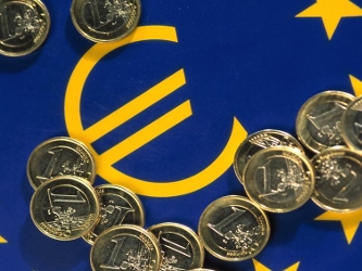 Pero las especulaciones sobre Grecia en los mercados repercuten en el euro y conciernen a todos los...