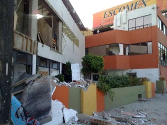 Las autoridades de Baja California instalaron cuatro albergues para recibir a los damnificados y...