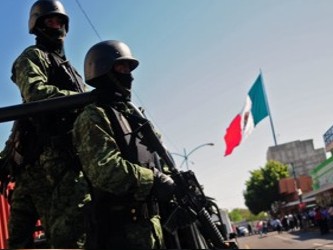 Las Fuerzas Armadas en México por ley no pueden salir al exterior a realizar...