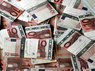 Los primeros desembolsos de la ayuda del Fondo Monetario Internacional y del Eurogrupo dan a Grecia...