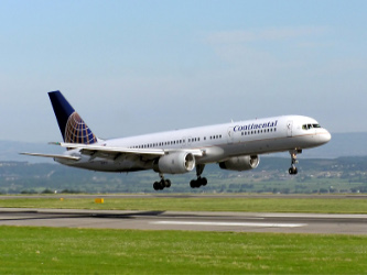Pero Continental Airlines comenzó a bajar los precios de sus tarifas, y a partir del 9 de...