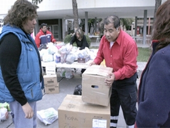 En el municipio Hidalgo dio 518 vales por cinco mil pesos a cada familia para la compra de enseres...