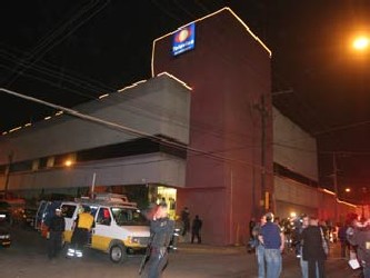 El atentado contra las instalaciones de Televisa Nuevo Laredo ocurre tras el secuestro esta semana...