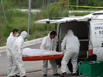 El cuerpo de Aguirre, quien fue levantado el domingo pasado junto con otras dos personas, cuyos...