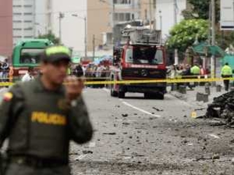 El presidente colombiano, Juan Manuel Santos, acudió a la zona afectada, que permanece...