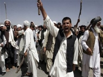 En las zonas de fuerte presencia talibana, es difícil distinguir a los pobladores de los...