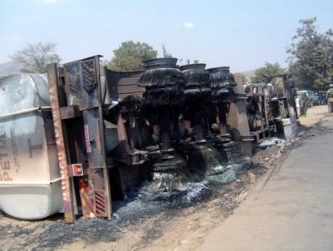 Los accidentes de tránsito son frecuentes en la RDC debido al mal estado de las carreteras y...