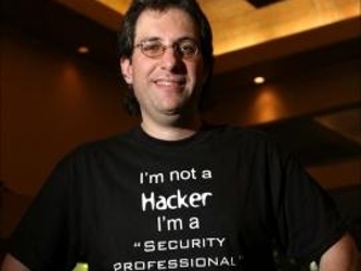 El hacker alcanzó popularidad a nivel mundial en 1995 tras haber sido acusado de entrar en...
