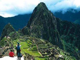 En Machu Picchu, los ingenieros de la UNI han instalado equipos de recepción y...