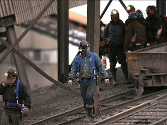 Los casi 200 trabajadores que laboraban en la mina está preocupados por su situación...