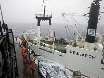 Japón permitió hoy el regreso a China de catorce tripulantes de un pesquero chino...