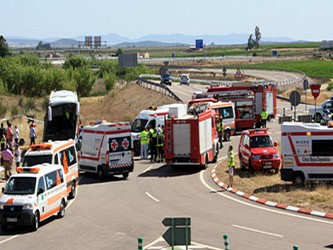 El autocar, procedente de España, se dirigía a Polonia. El accidente se produjo al...