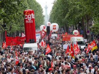 Según los sindicatos, en París, la protesta sacó a las calles a unas 