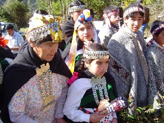 Sin embargo, la reunión que sostuvieron el jueves varias mujeres mapuches, familiares de los...