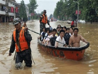Las aguas han inundado más de cien jurisdicciones en las ciudades de Qionghai, Lingshui y...