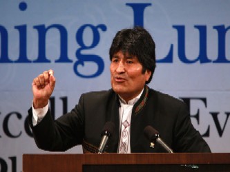  Morales convocó a los miembros de la comisión parlamentaria, quienes aceptaron...