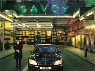 El Savoy, primer hotel de lujo que se abrió en la capital británica,...