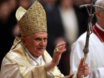 Benedicto XVI destacó el valor de la castidad en un mundo como el actual y el del matrimonio...