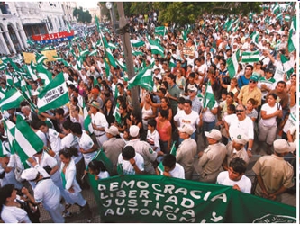 La marcha, que inicia una jornada de protestas en todo el país, fue convocada por la Alianza...
