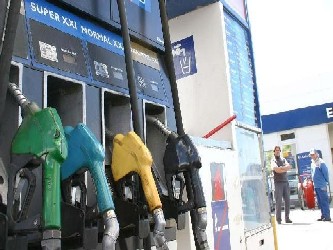 El cierre de cientos de gasolineras llevó hoy al Ejecutivo a crear un centro de crisis para...