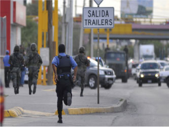 En Ciudad Juárez, considerada la urbe más violenta de México, al menos cien...