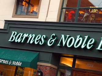 Una portavoz de Barnes & Noble, que opera 717 librerías para consumidores y 637 en...