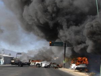 La caravana atacada salió de una base policial de la ciudad de Uruapan y fue atacada a la...