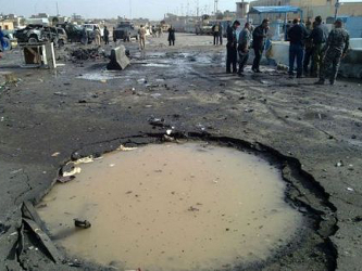 El domingo, una bomba accionada por otro kamizake durante una procesión celebrada en Baquba,...