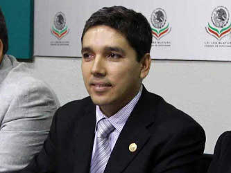 Godoy Toscano es medio hermano del gobernador del estado occidental de Michoacán, Leonel...