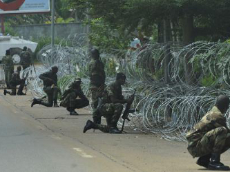 Un portavoz de Gbagbo dijo que murieron diez manifestantes y diez policías y soldados,...