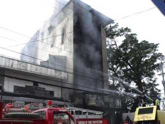 Quince personas murieron en un incendio en un hotel del norte de Filipinas ocurrido antes del...