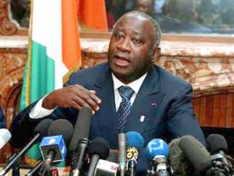 Gbagbo se aferra al poder con apoyo del ejército, en tanto que grupos de derechos humanos...