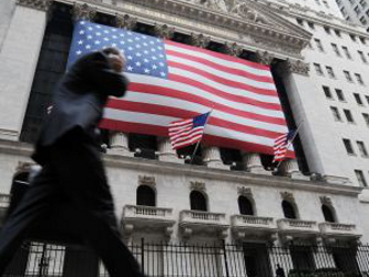 El viernes, Wall Street había terminado estable: el Dow Jones ganó 0.07%, el Nasdaq...
