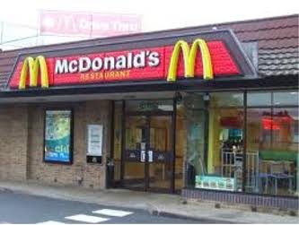 Financial Times, que cita fuentes cercanas al caso, dijo que McDonald's había contratado a...