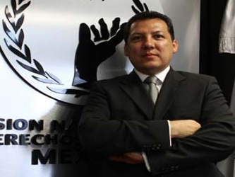 Ante al presidente Felipe Calderón, el ombudsman planteó en su informe anual que...