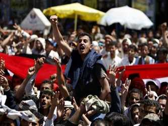 Alrededor de 10,000 manifestantes marcharon en la ciudad de Dhamar, a unos 60 kilómetros al...