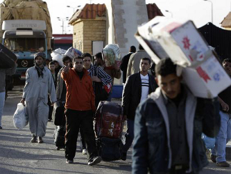 Más de 137.400 han cruzado a Túnez, 107.500 a Egipto, 5.400 a Argelia y 2.200 a...