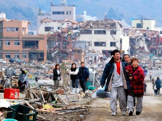 El sismo y tsunami causaron la muerte de gente en más de una decena de las 47 prefecturas de...