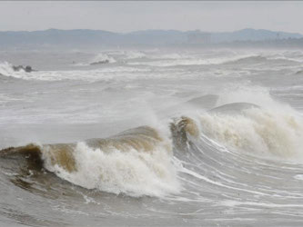 En las dos islas, el mar ingresó medio kilómetro tierra y causó daños...