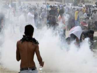Las fuerzas de seguridad de Bahréin dispersaron el miércoles a manifestantes chiitas...